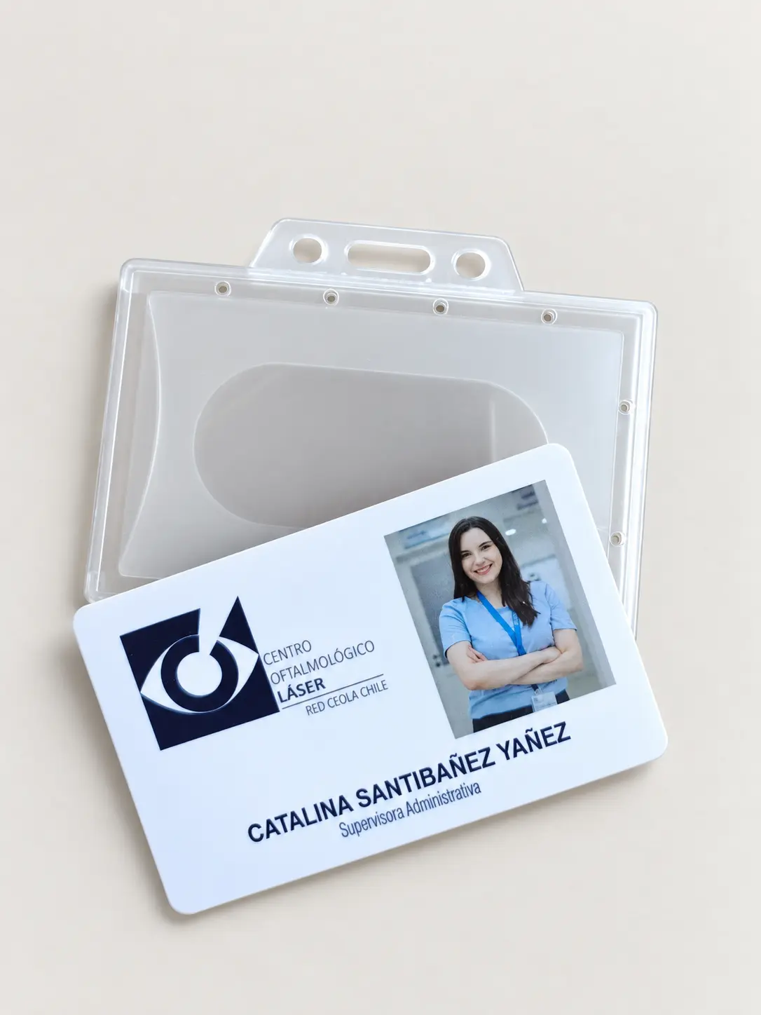 Credencial corporativa personalizada con porta credencial